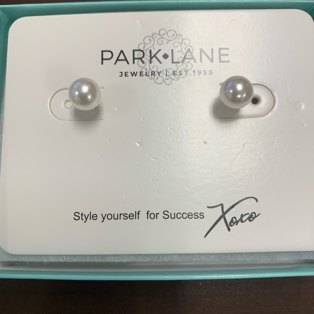 Park lane Pearl stud earrings